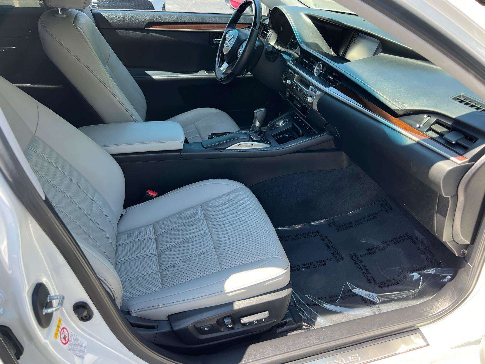 Used 2017 Lexus ES 350 w/ Luxury Package image 14