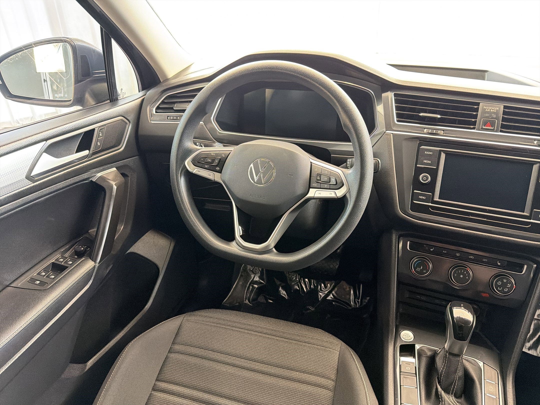 Used 2022 Volkswagen Tiguan S image 26