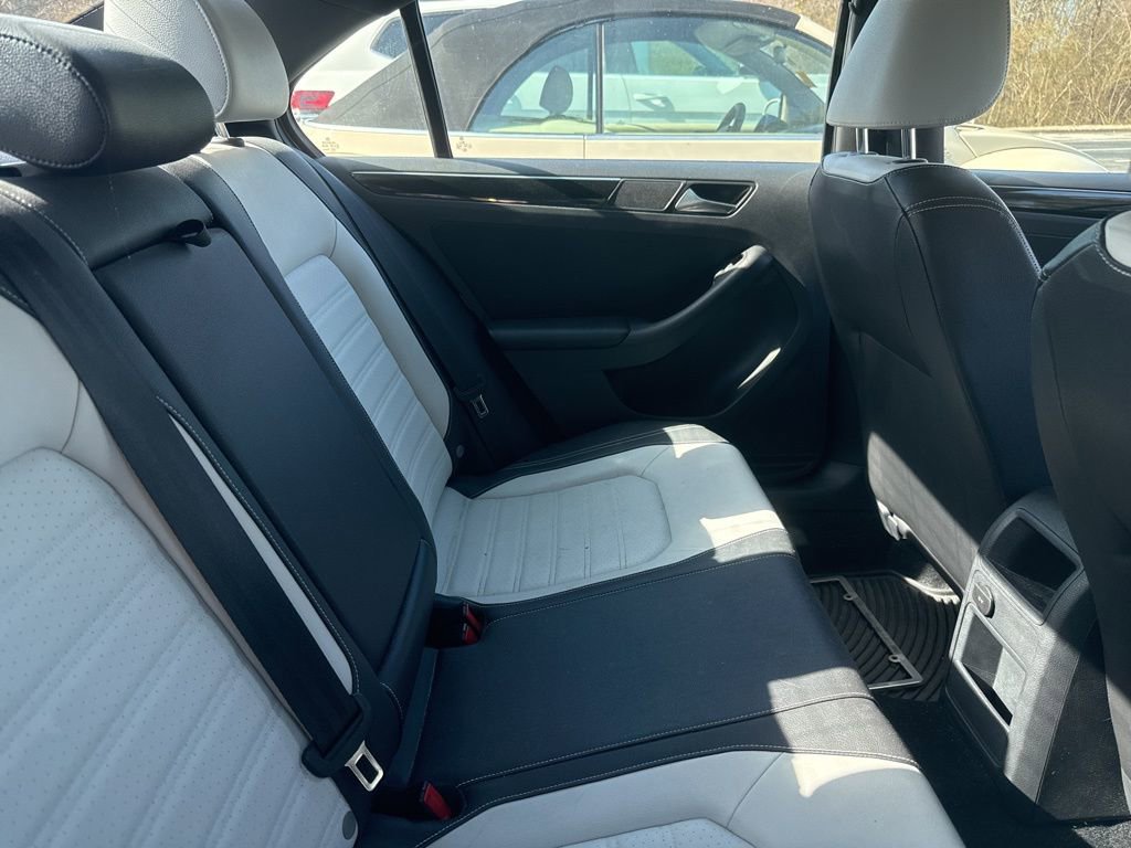 Used 2015 Volkswagen Jetta Sport image 13