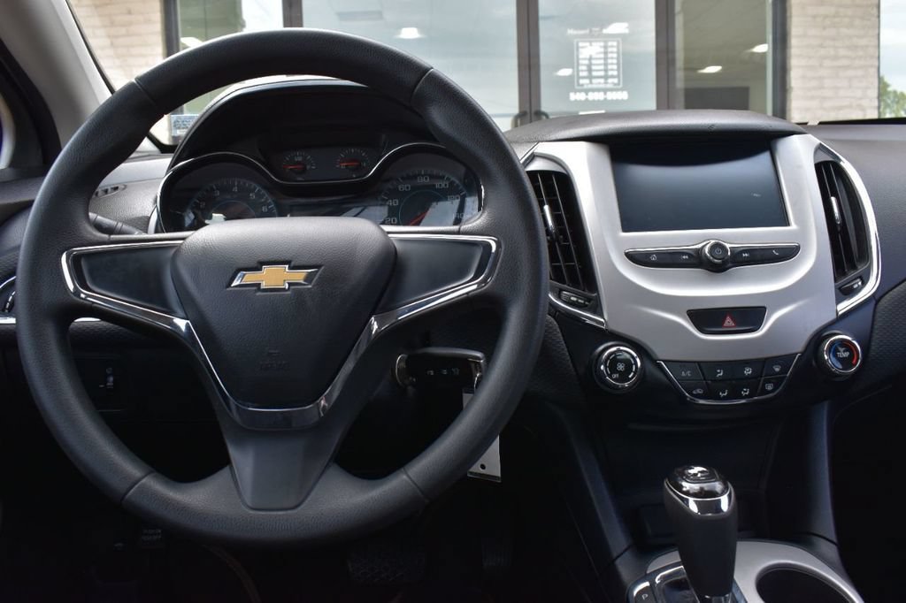 Used 2017 Chevrolet Cruze LS FWD image 23