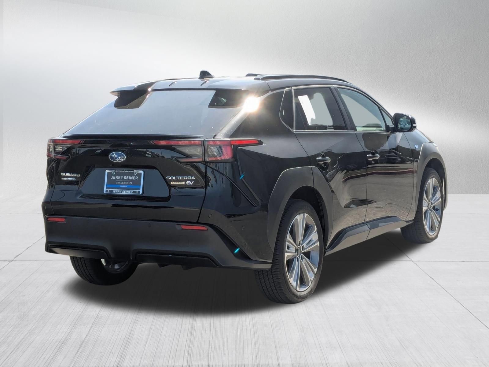 Used 2025 Subaru Solterra Limited image 5