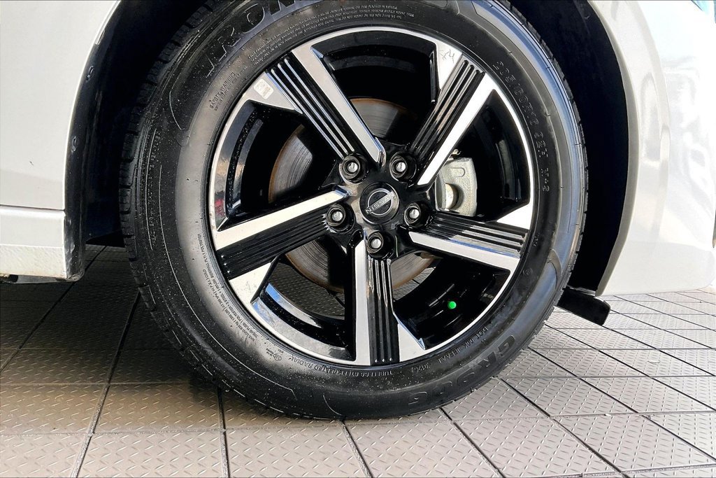 Used 2025 Nissan Sentra SV FWD image 33