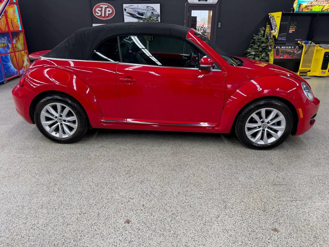 Used 2013 Volkswagen Beetle TDI FWD image 3