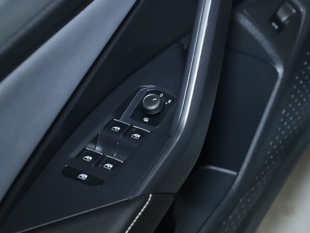 Used 2025 Volkswagen Jetta SE w/ Black Wheel Package image 16