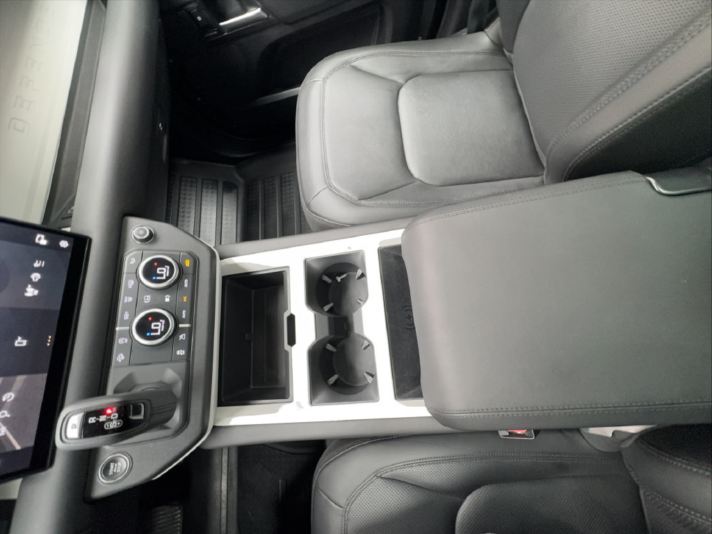 Used 2025 Land Rover Defender 110 S AWD/4WD image 48