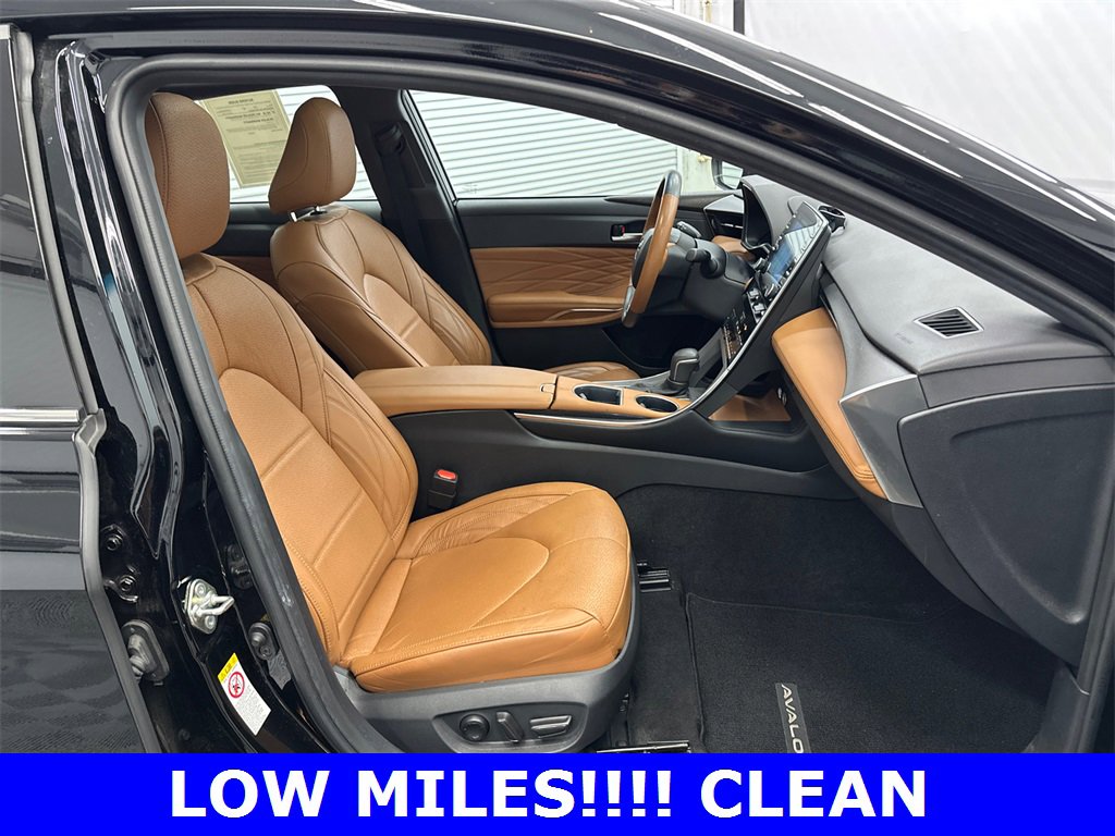 Used 2019 Toyota Avalon Limited image 15