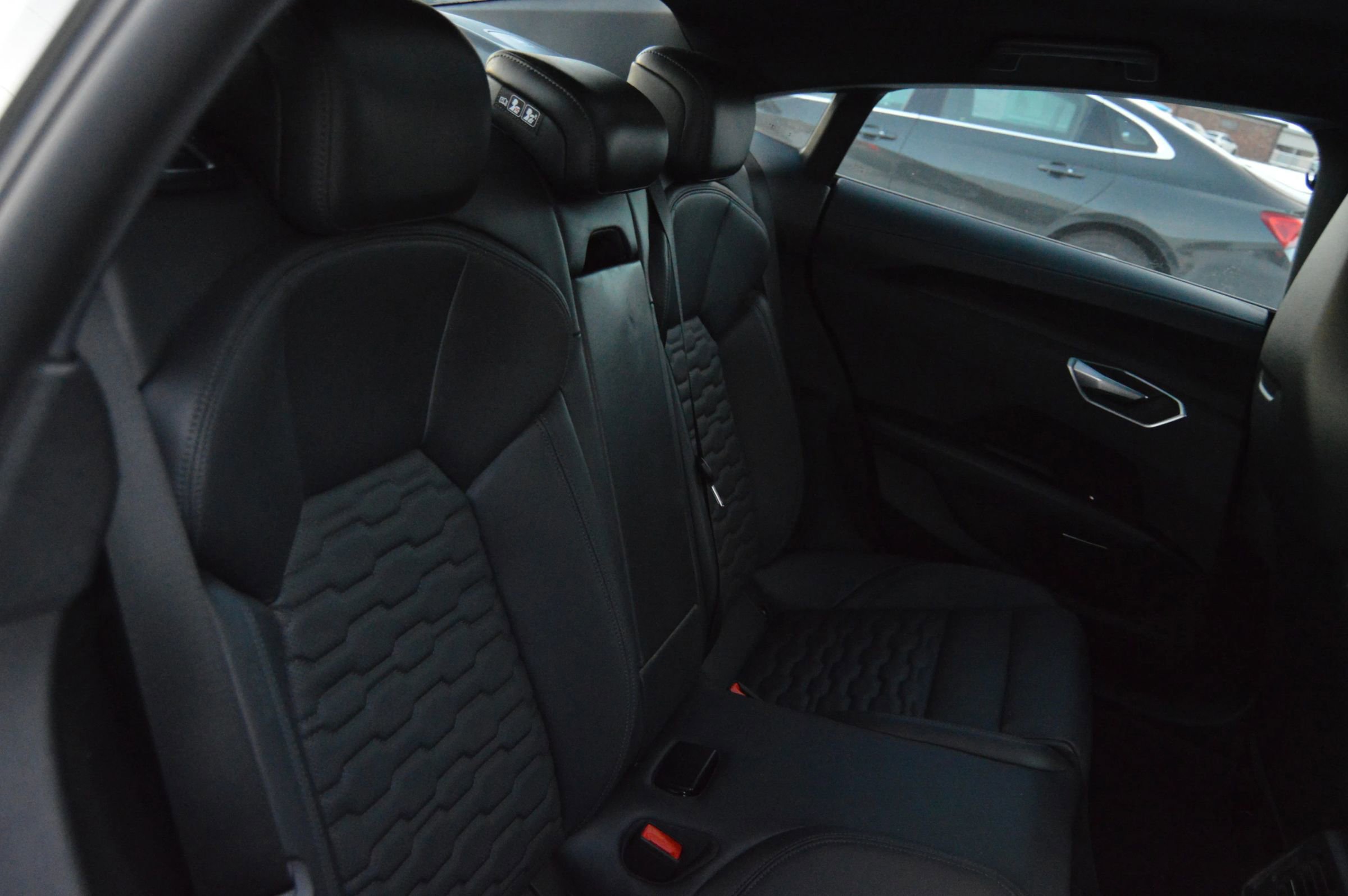 Used 2023 Audi e-tron GT Premium Plus image 32