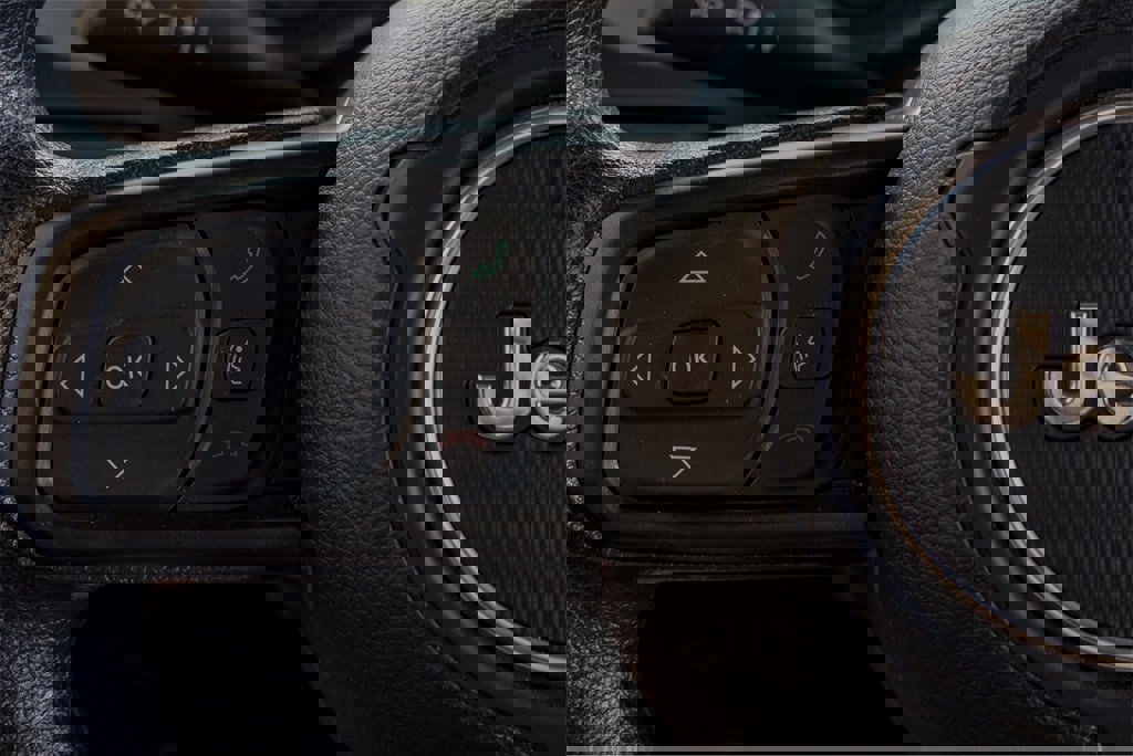 Used 2024 Jeep Gladiator Sport image 16