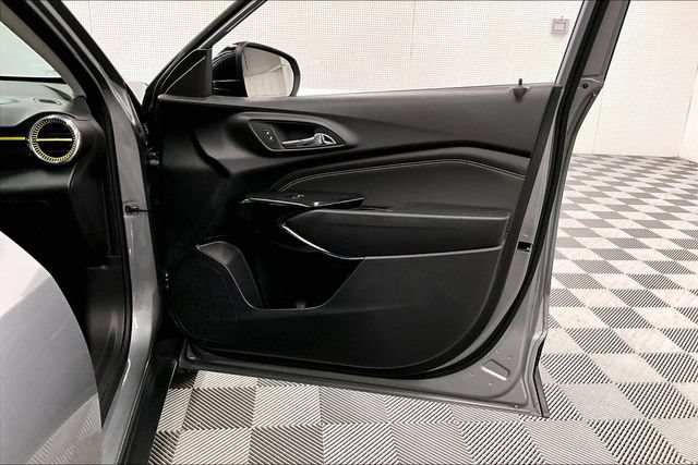 Used 2025 Chevrolet Trax ACTIV w/ Driver Confidence Package FWD image 21