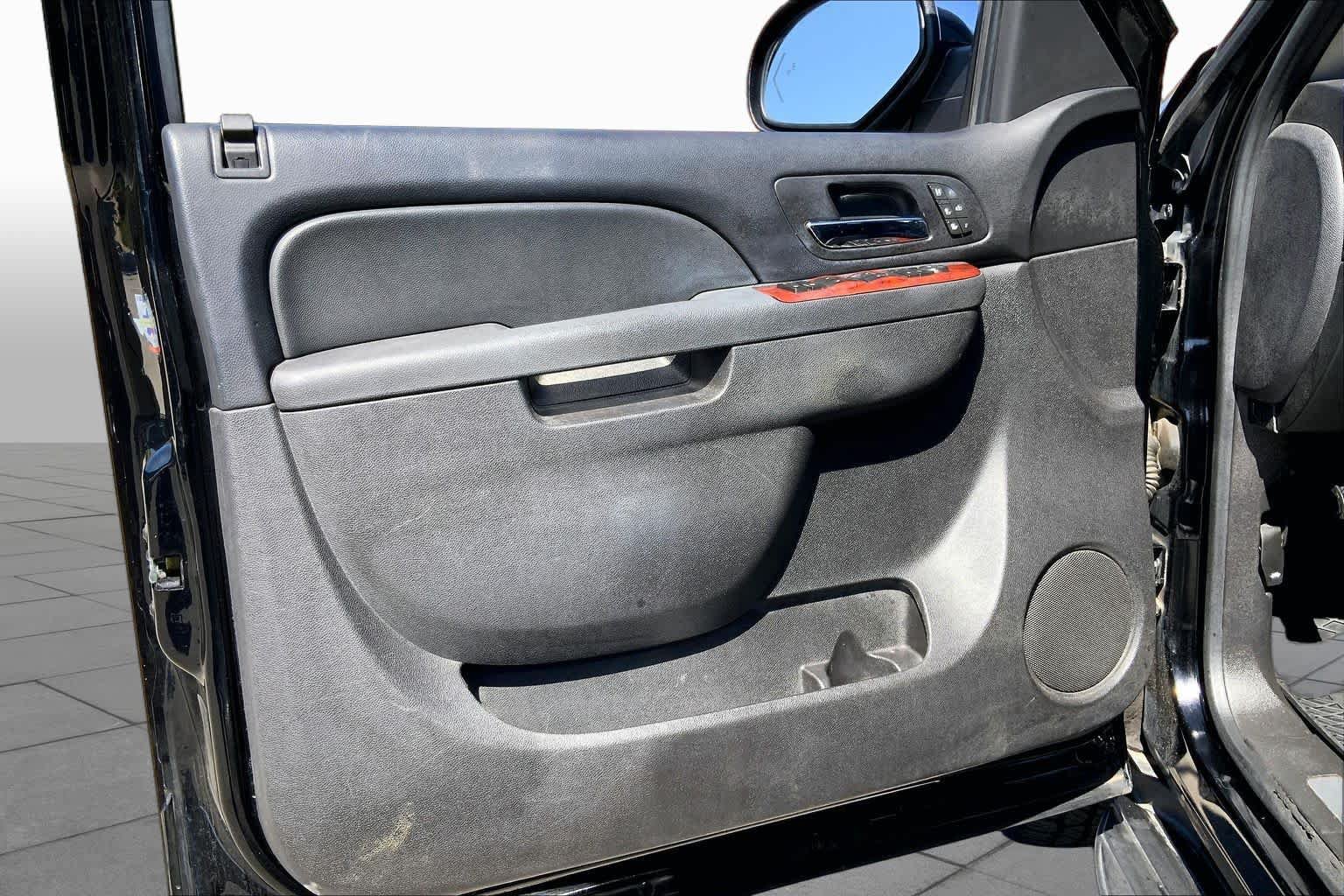 Used 2011 Chevrolet Tahoe LTZ AWD/4WD image 21