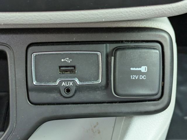 Used 2019 Jeep Renegade Latitude FWD image 23