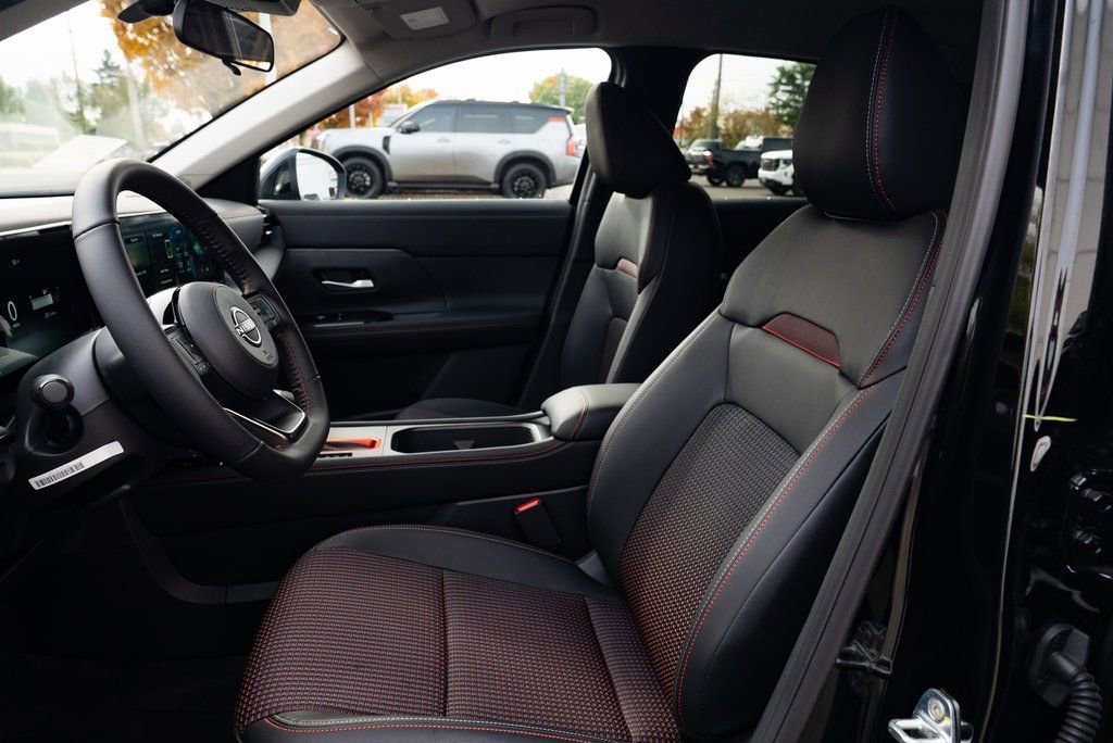 New 2026 Nissan Kicks SR w/ Cold Weather Package AWD/4WD image 18