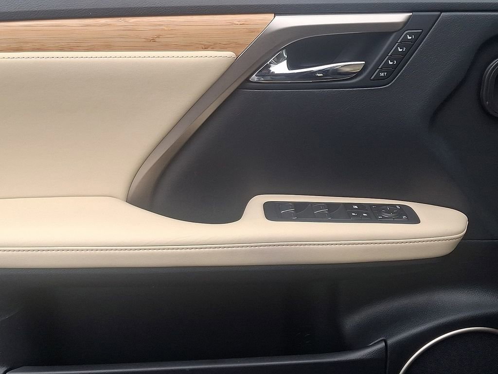 Used 2022 Lexus RX 350L Premium w/ Premium Package image 13