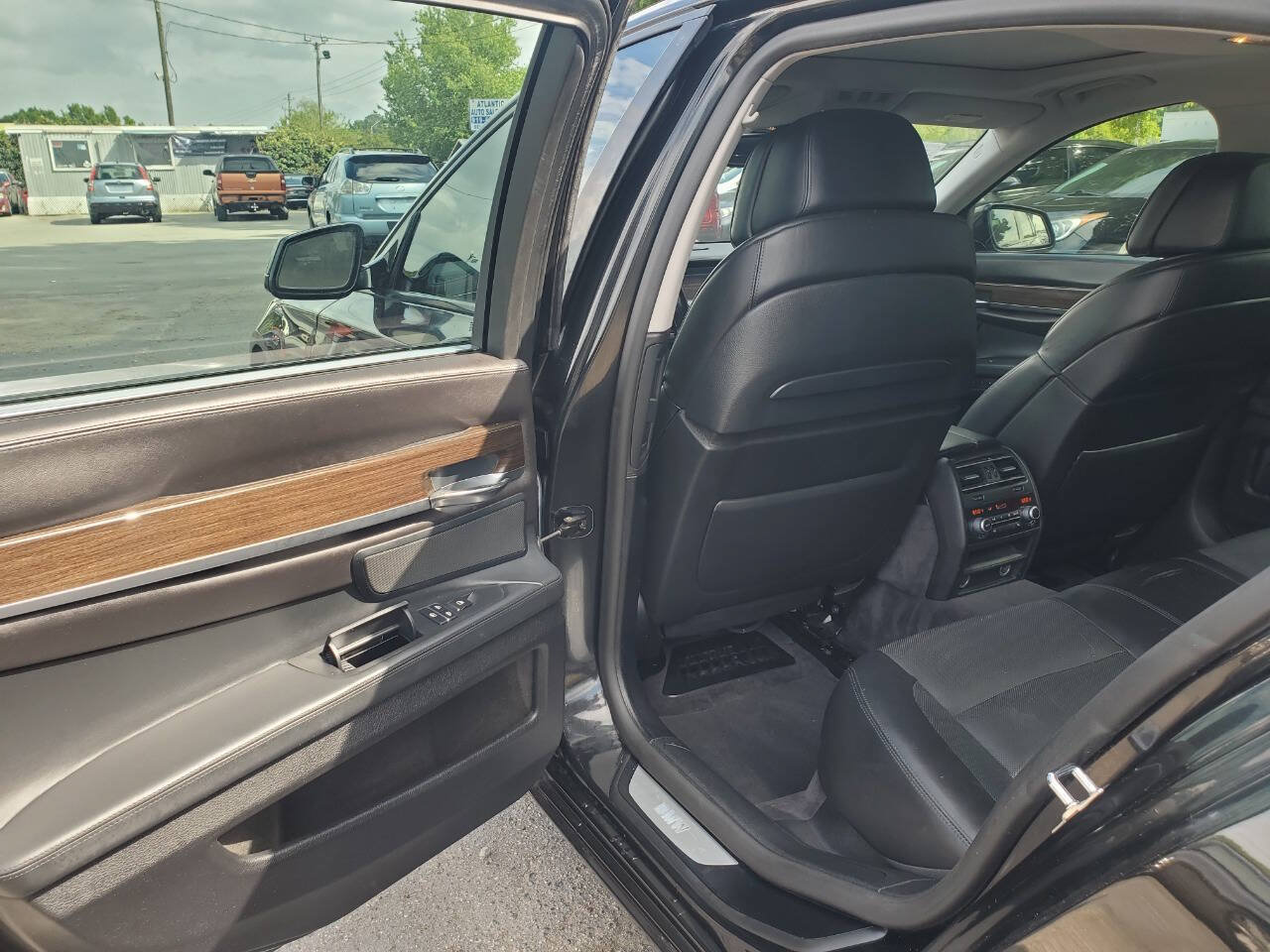 Used 2009 BMW 750i RWD image 14
