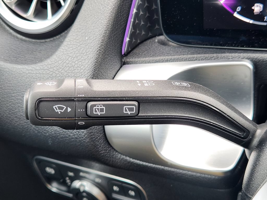 Certified 2025 Mercedes-Benz GLB 250 4MATIC image 34