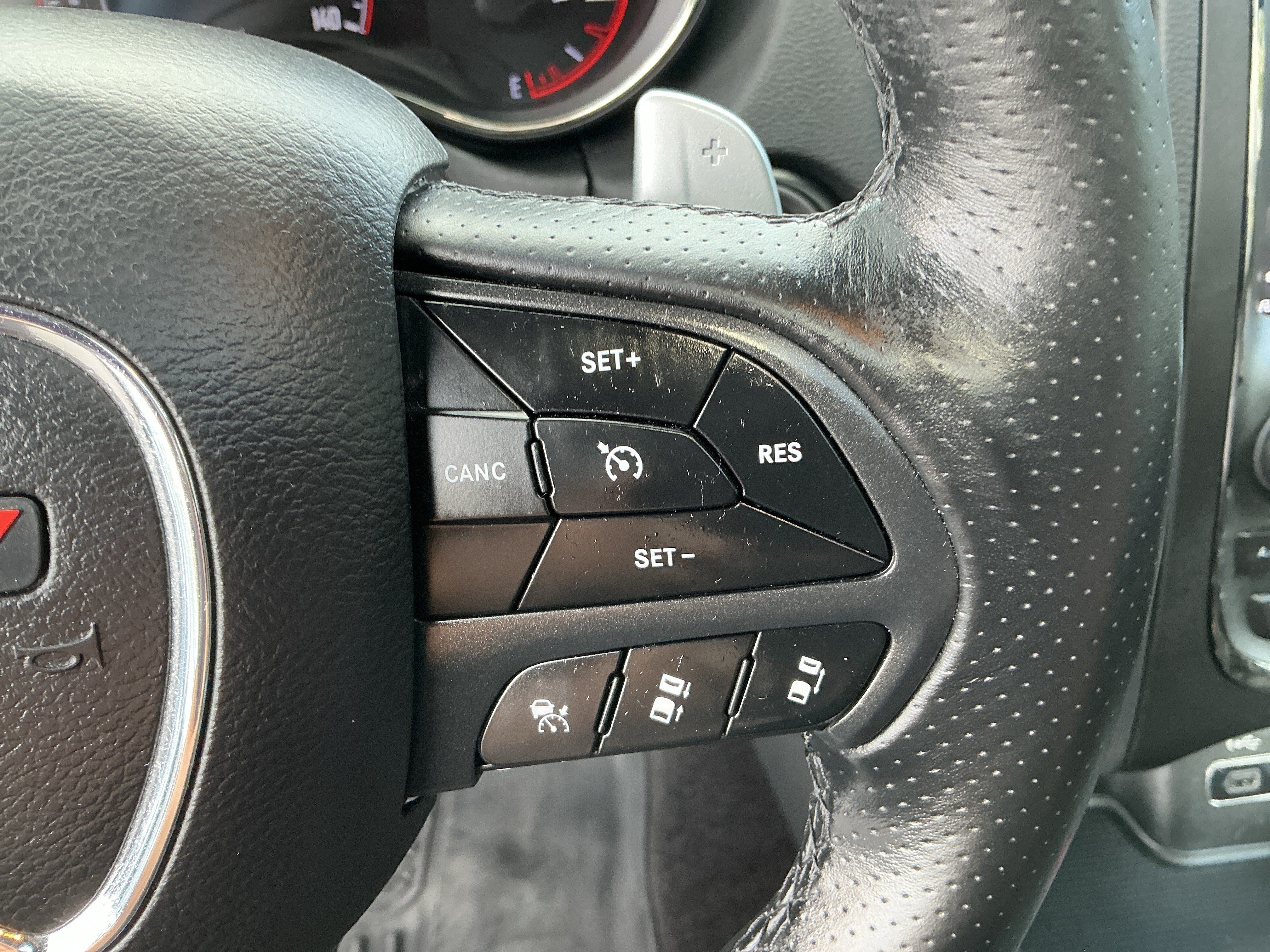 Used 2019 Dodge Durango R/T w/ Technology Group AWD/4WD image 18