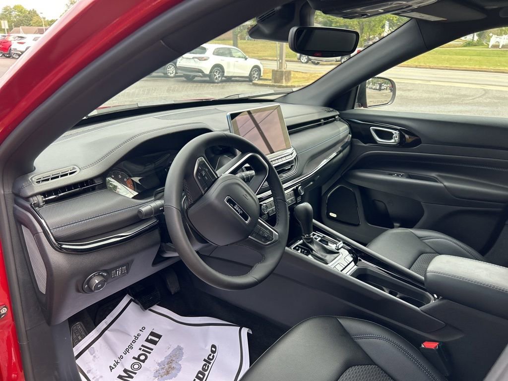 Used 2025 Jeep Compass Latitude w/ Sun & Sound Group image 24