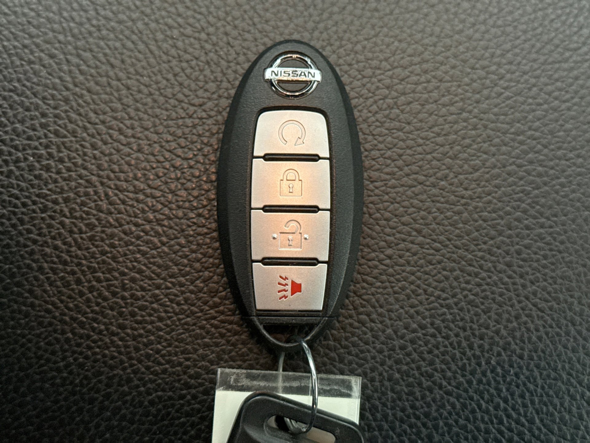 Used 2017 Nissan Titan PRO-4X w/ Pro-4x Convenience Package AWD/4WD image 10