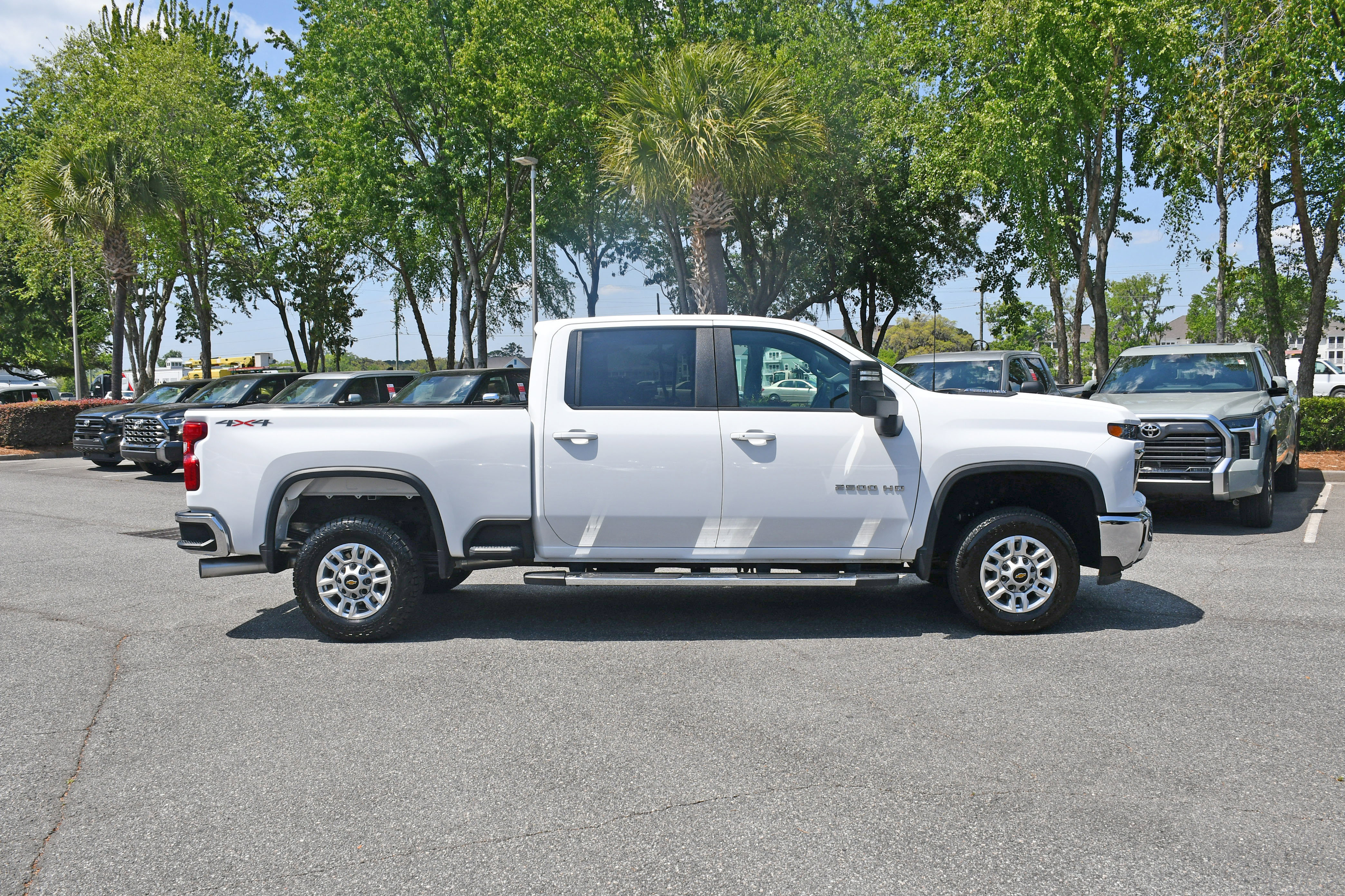 Used 2025 Chevrolet Silverado 2500 LT w/ Convenience Package AWD/4WD image 5