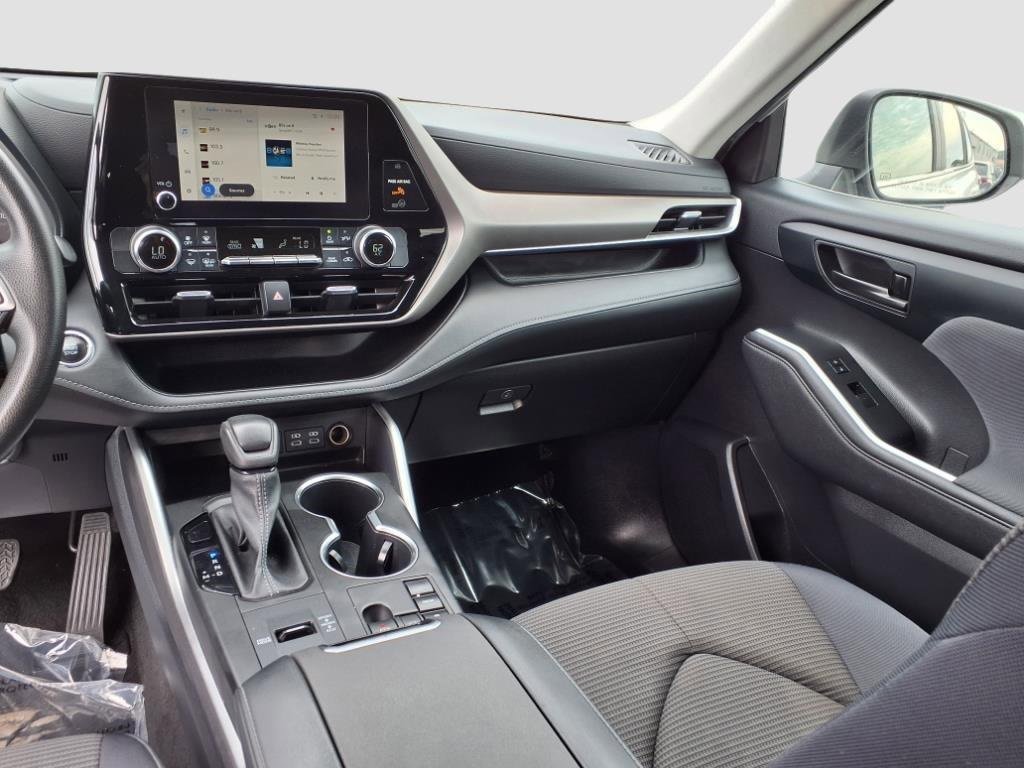 Used 2023 Toyota Highlander L image 13