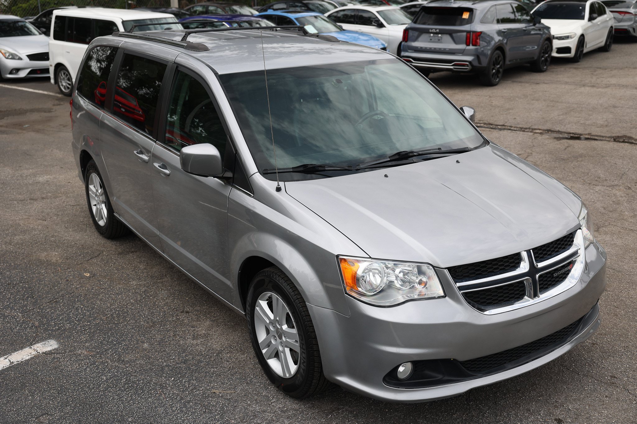 Used 2018 Dodge Grand Caravan SXT FWD image 17