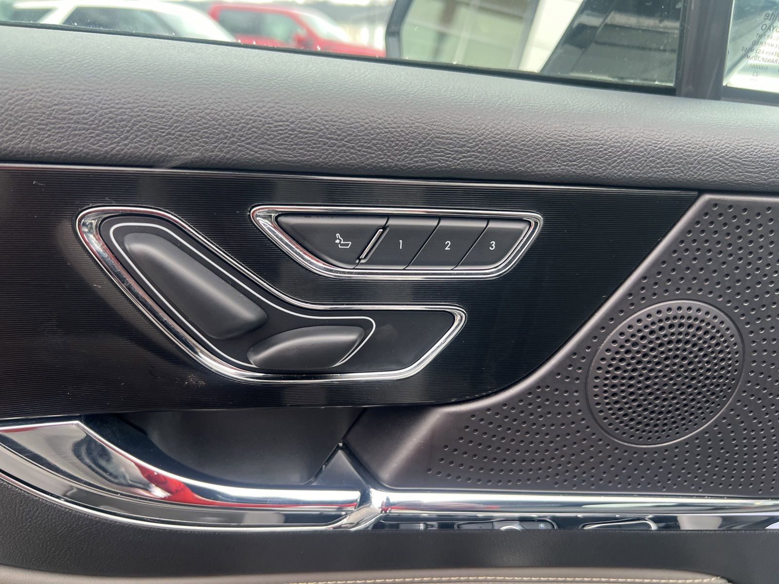 Used 2023 Lincoln Corsair Reserve w/ Rear Removable Package Tray image 11