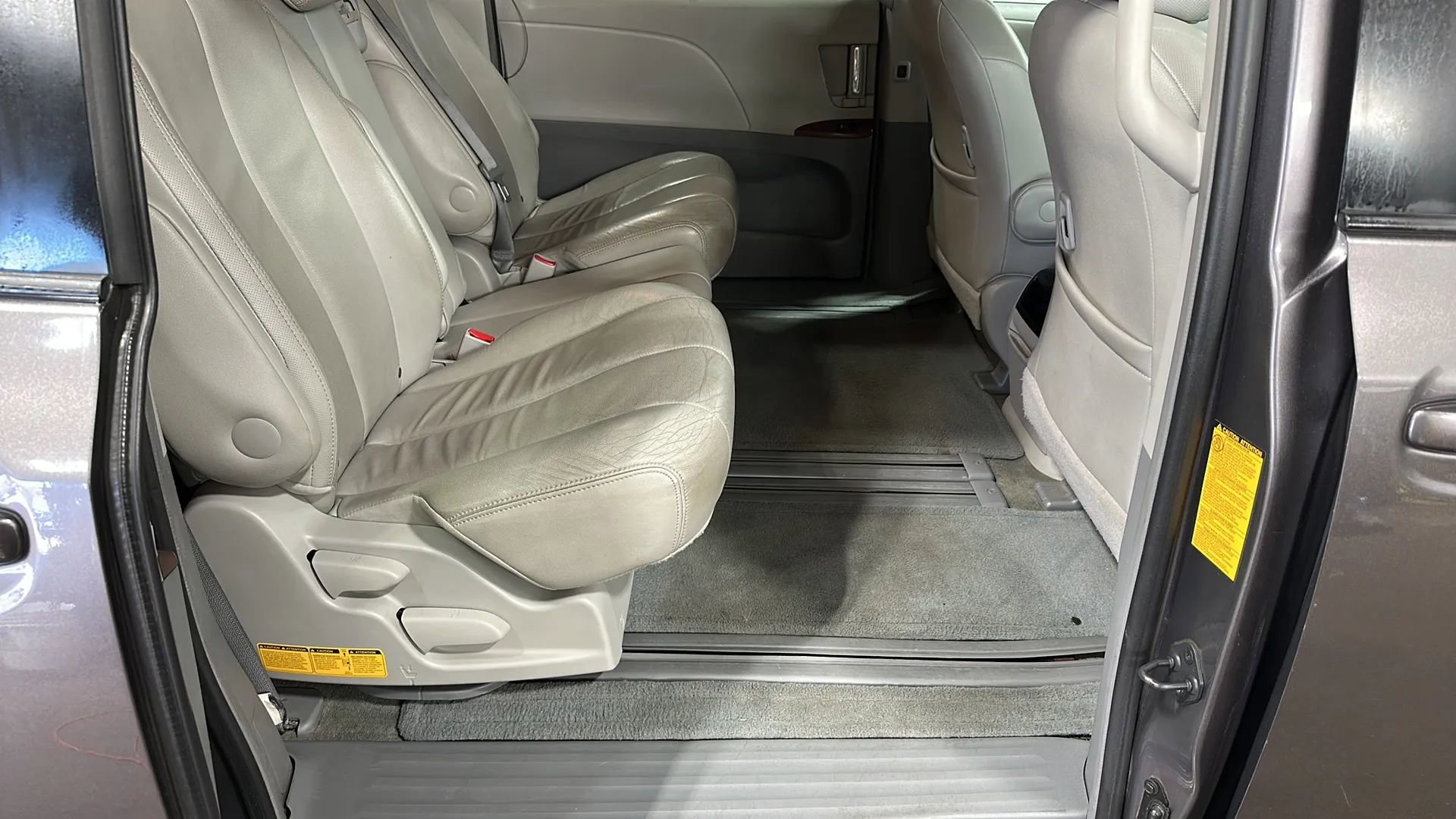 Used 2014 Toyota Sienna XLE FWD image 17