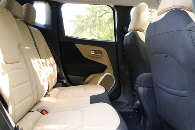 Used 2019 Jeep Renegade Latitude w/ Cold Weather Group image 12