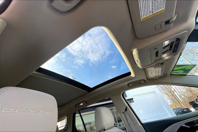 Certified 2024 GMC Terrain Denali w/ Black Diamond Edition image 17