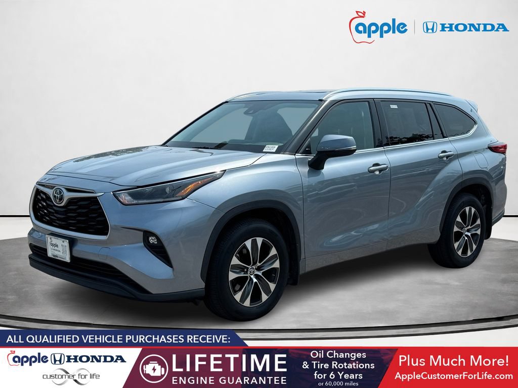 Used 2021 Toyota Highlander XLE AWD/4WD image 5