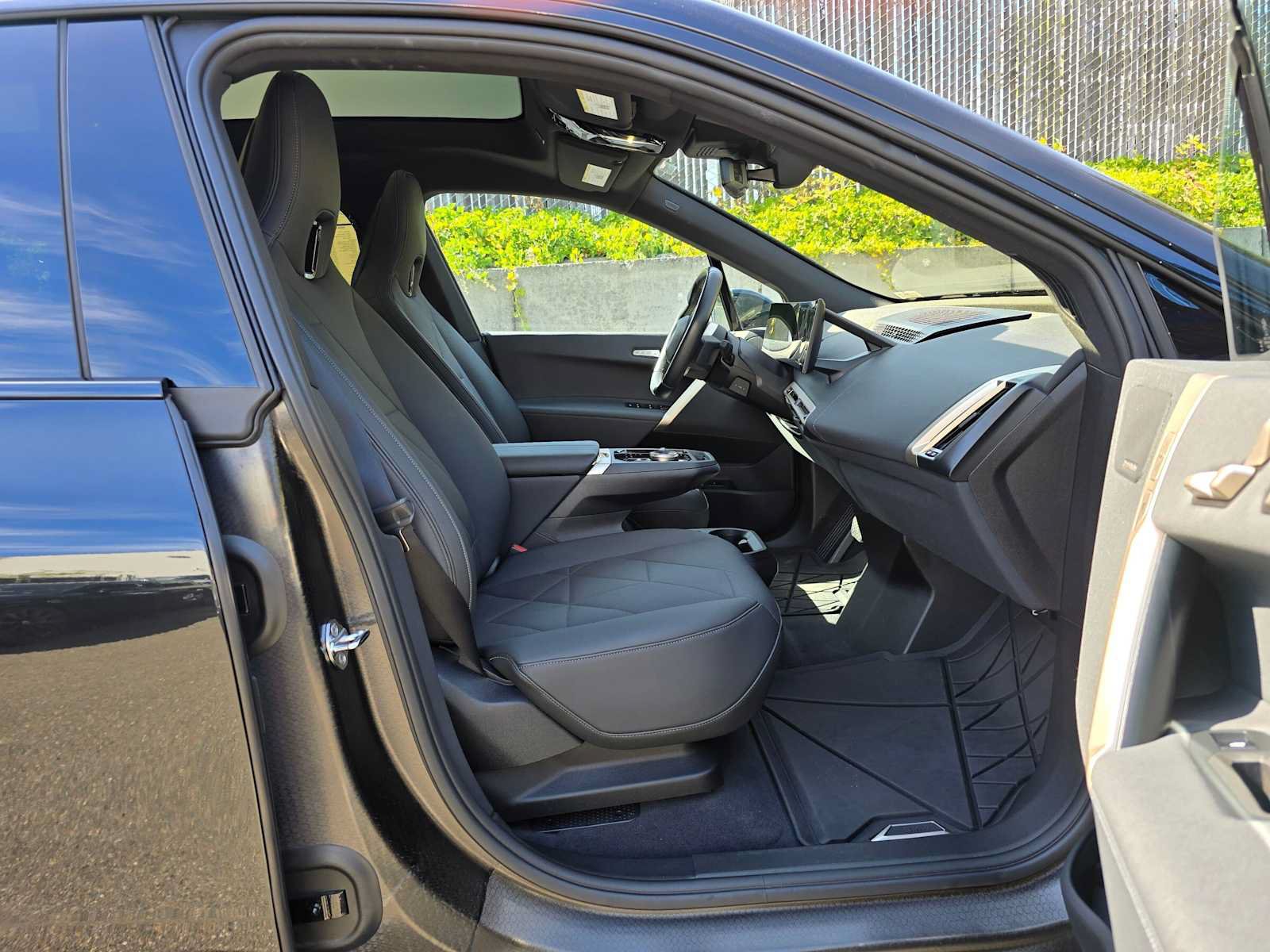 Used 2024 BMW iX xDrive50 w/ Premium Package AWD/4WD image 11