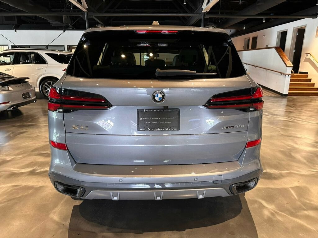 Used 2025 BMW X5 xDrive40i w/ M Sport Package AWD/4WD image 4