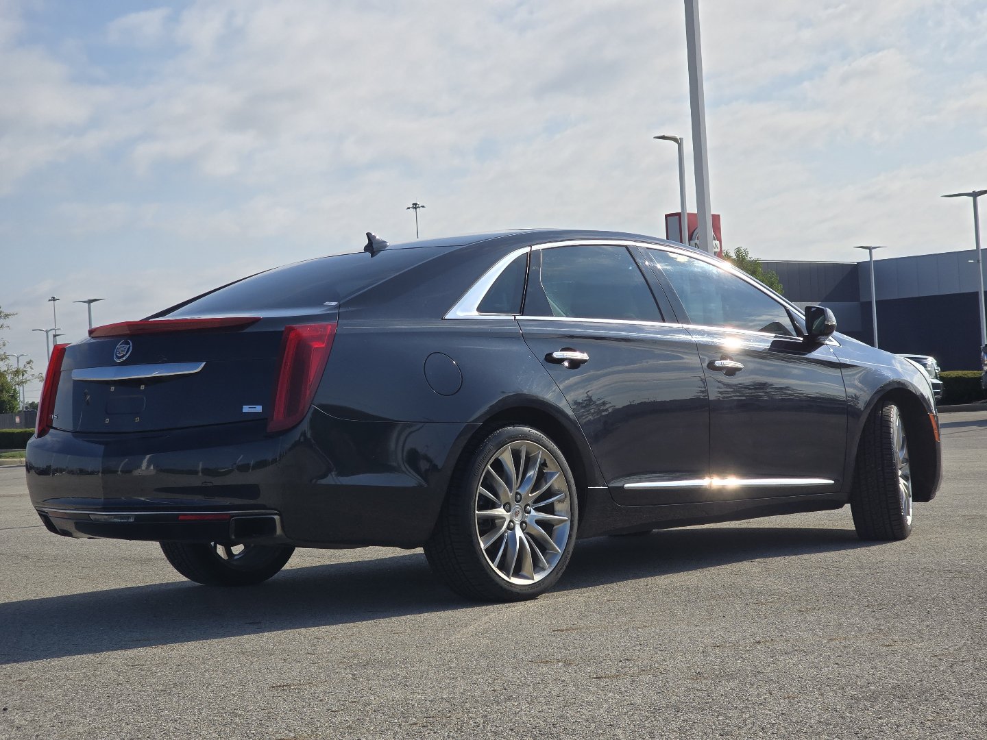 Used 2013 Cadillac XTS Platinum FWD image 18
