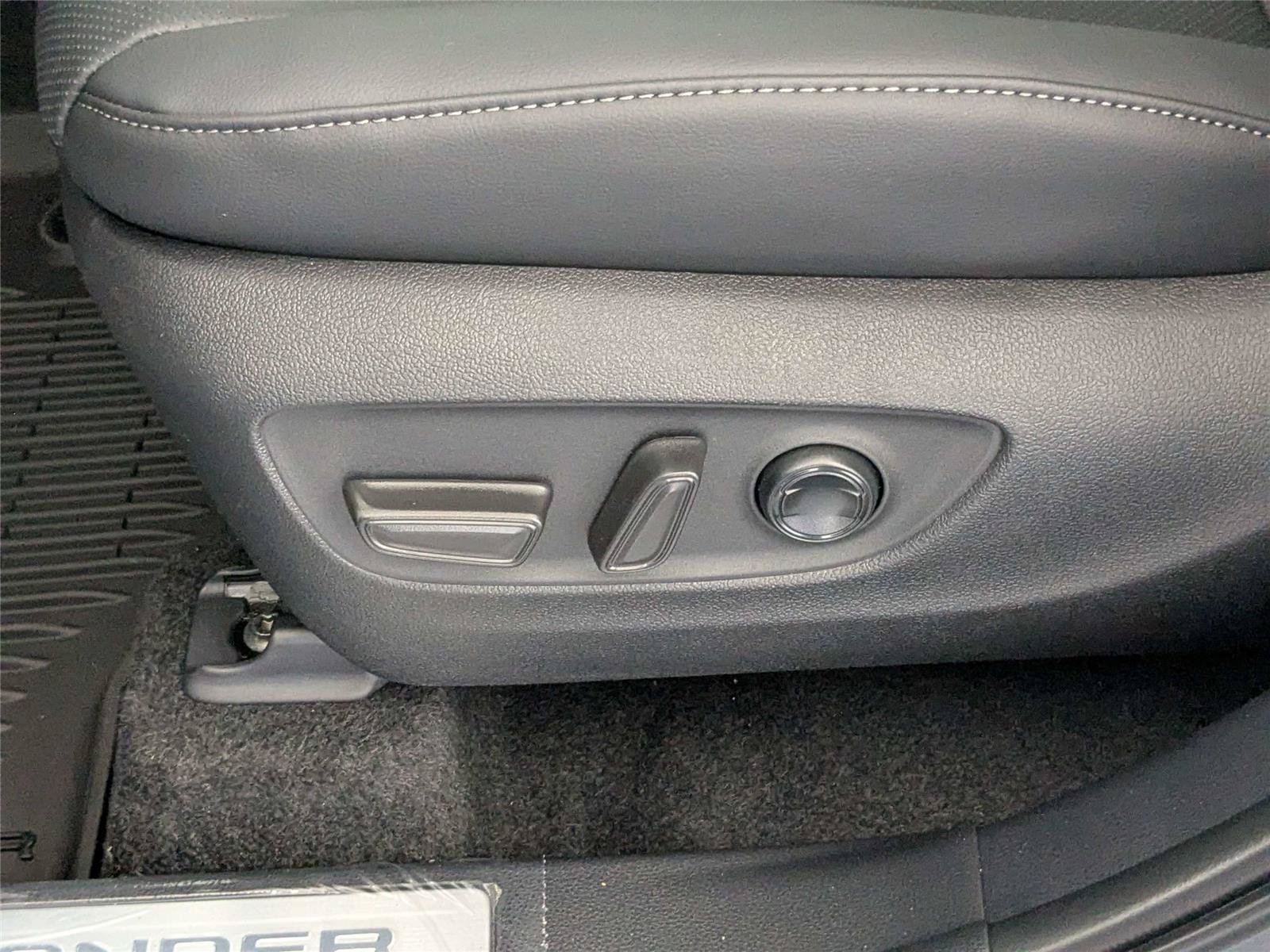 Certified 2026 Toyota Highlander Limited AWD/4WD image 10