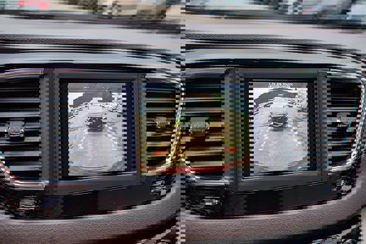 Used 2019 Chrysler Pacifica Touring-L image 24