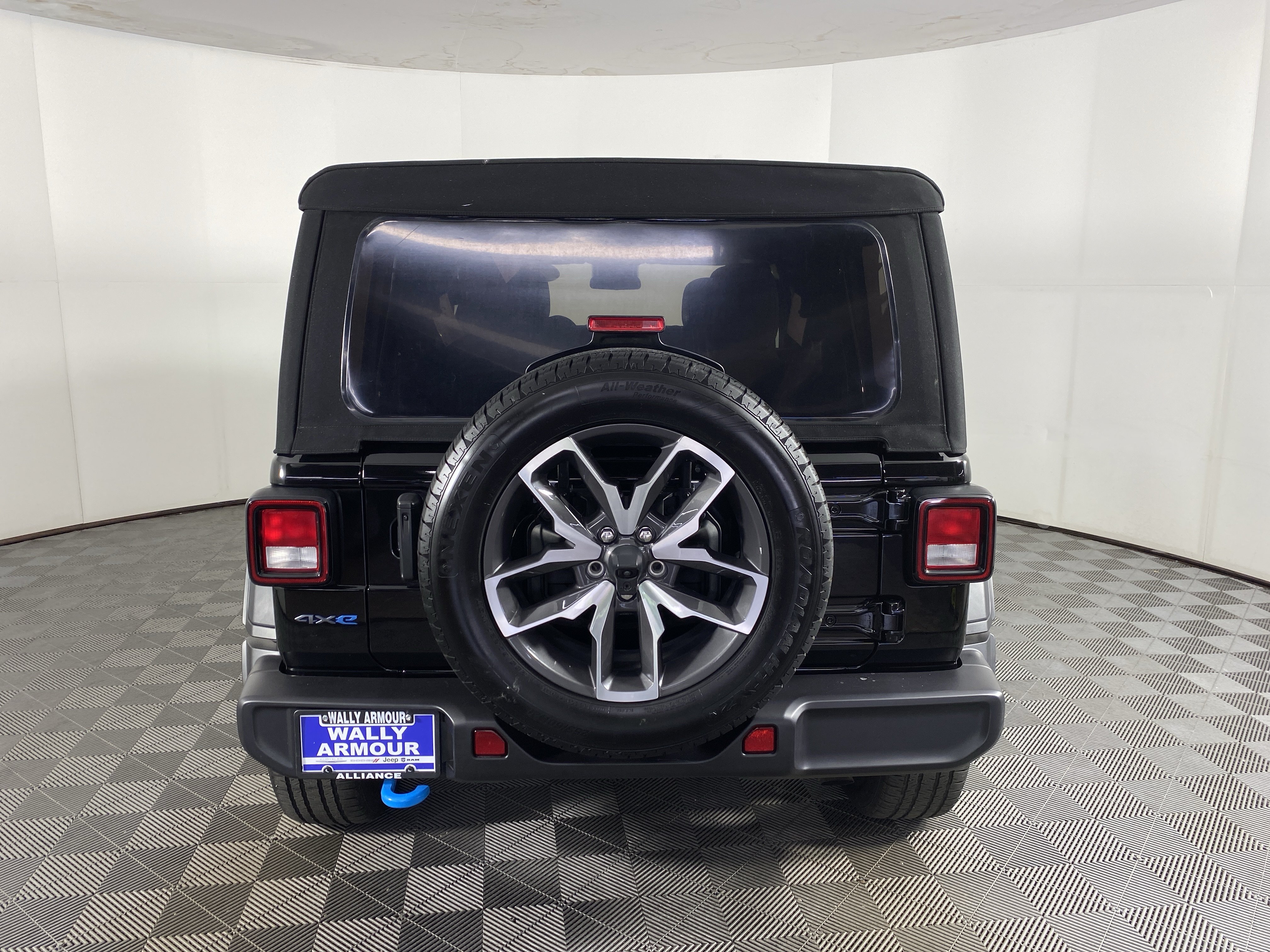 Used 2024 Jeep Wrangler Unlimited w/ Convenience Group AWD/4WD image 8