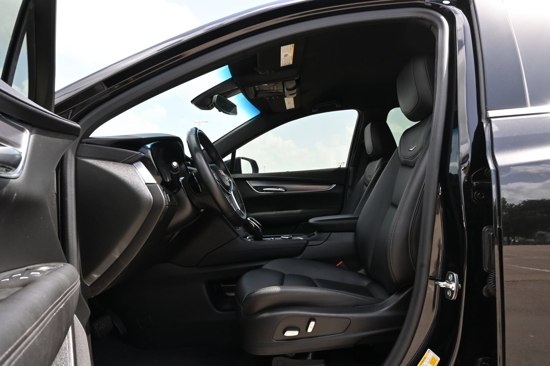 Certified 2025 Cadillac XT5 Luxury FWD image 19