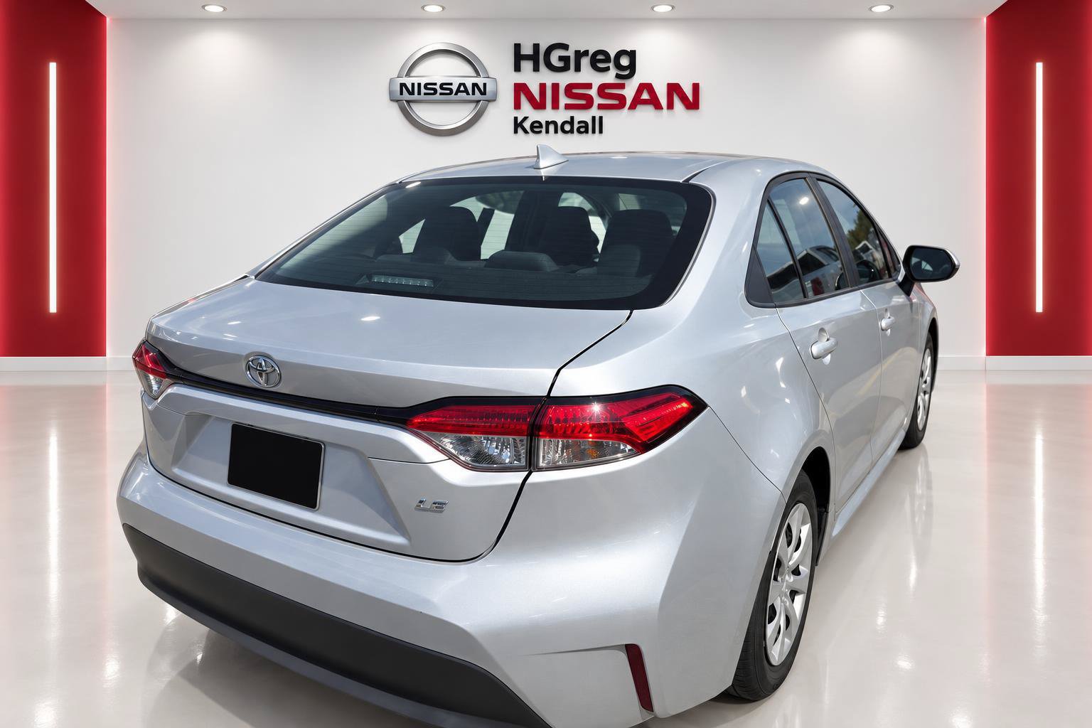 Used 2023 Toyota Corolla LE FWD image 4