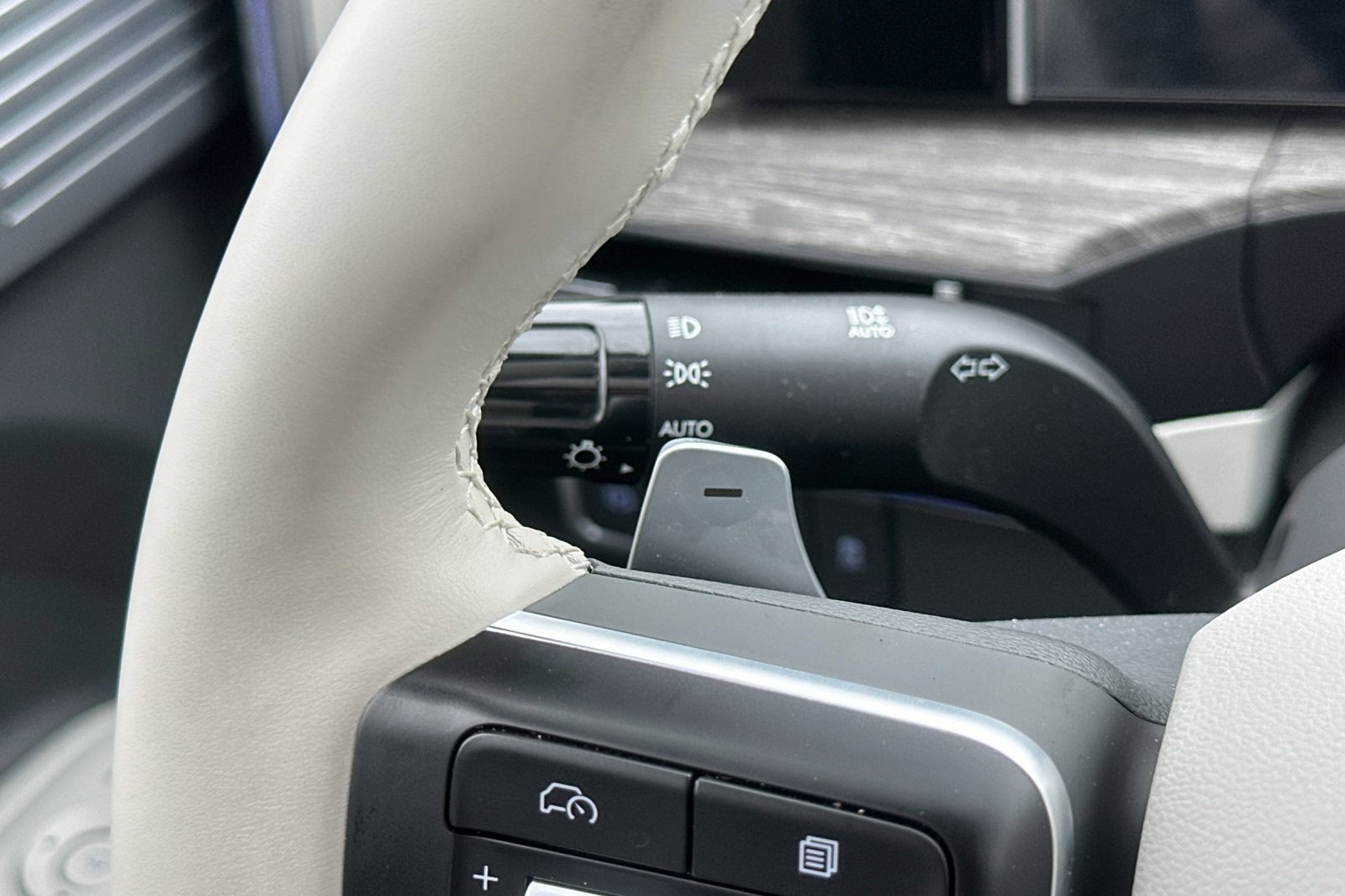 Used 2025 Hyundai Santa Fe Limited image 36