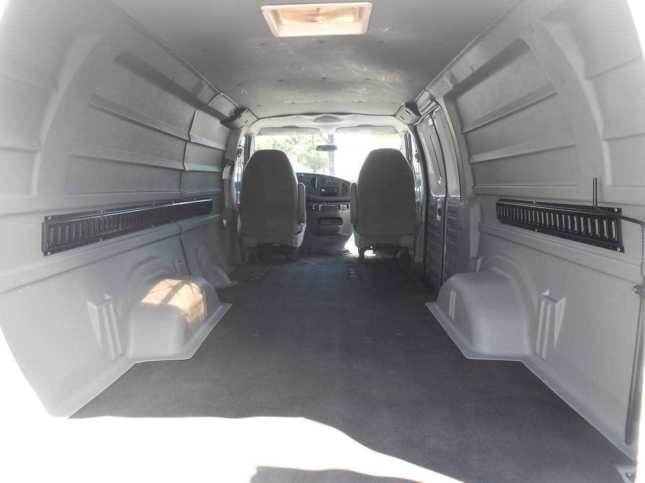 Used 2006 Ford E-250 and Econoline 250 Extended RWD image 13