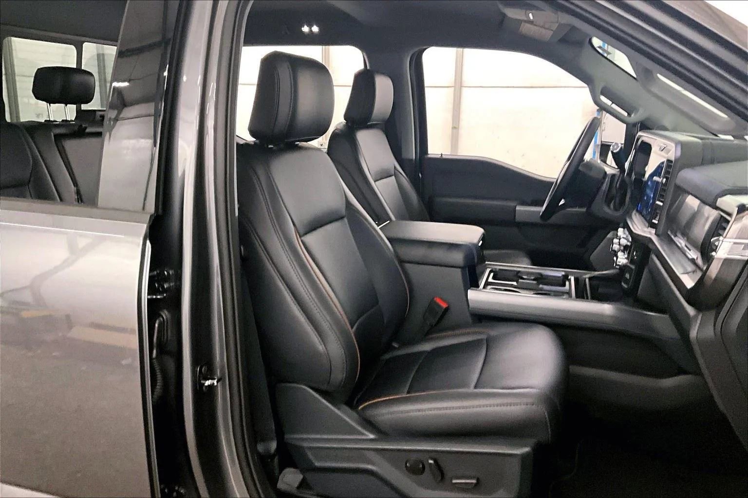 New 2026 Ford F250 Lariat w/ Black Appearance Package image 7