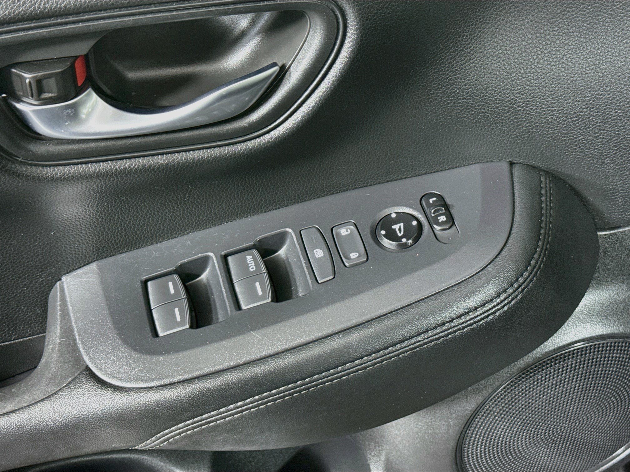 Used 2024 Honda HR-V LX image 24