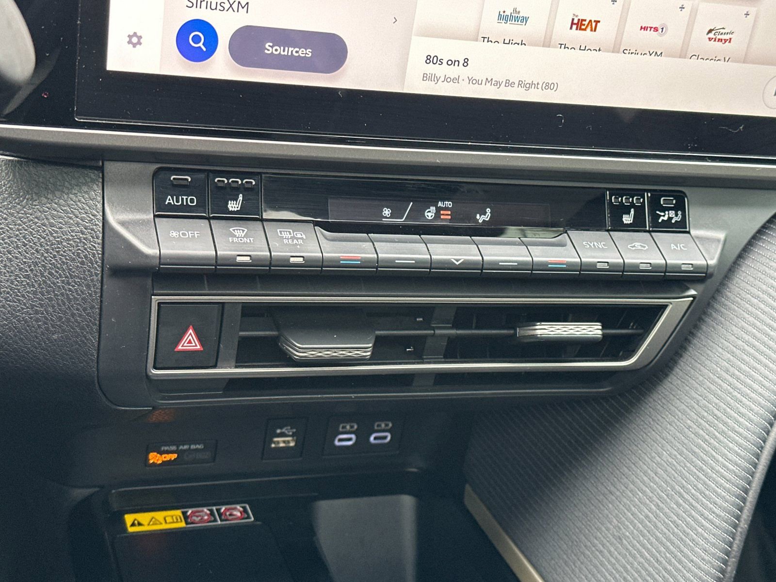 Used 2025 Toyota Camry SE w/ Multimedia Upgrade Package image 19