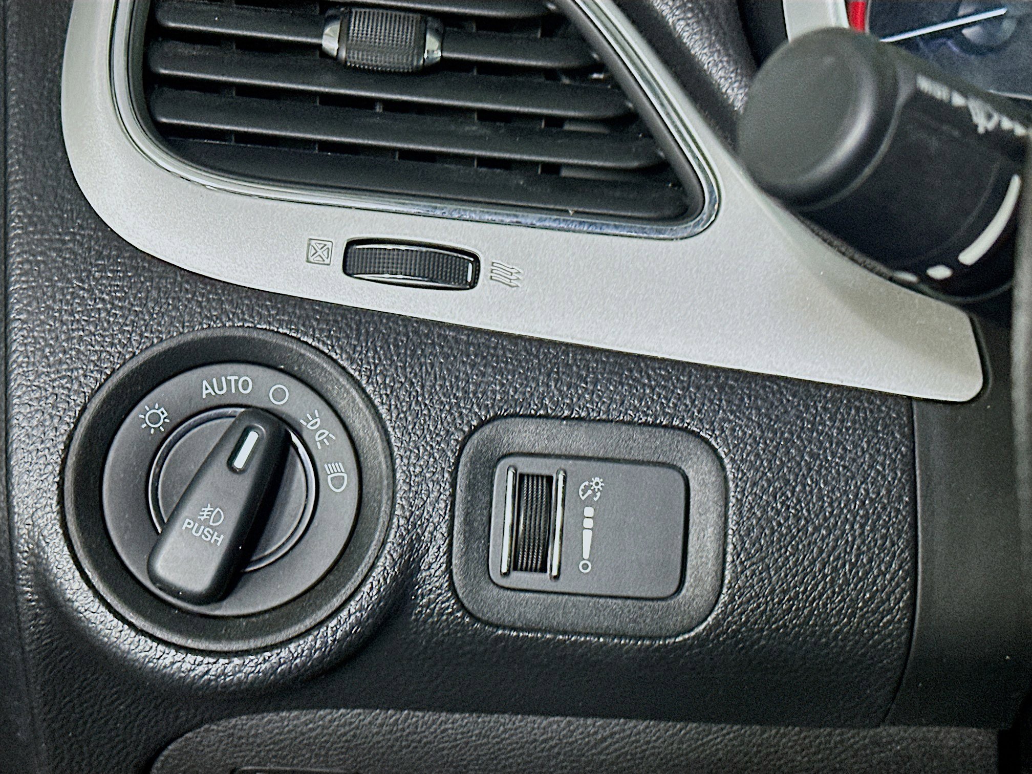 Used 2019 Dodge Journey SE image 17