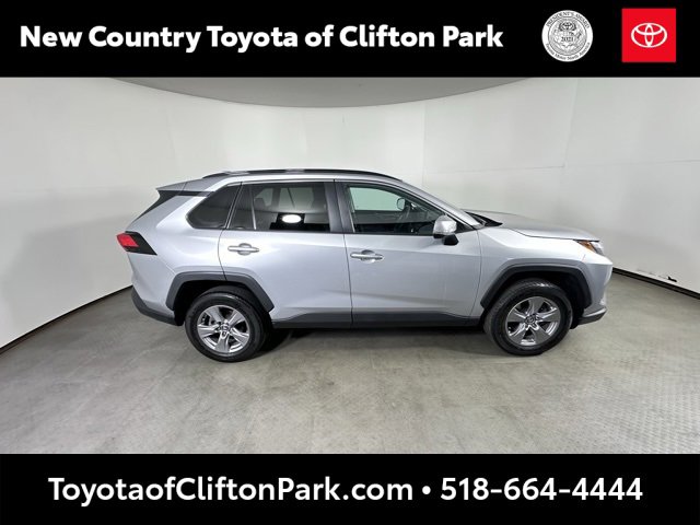 Used 2022 Toyota RAV4 XLE image 2