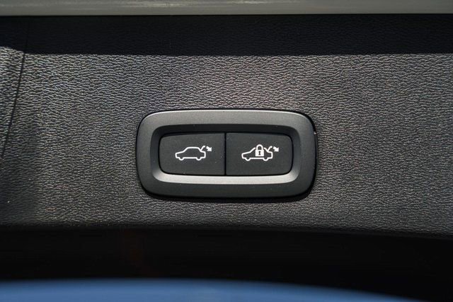 New 2026 Volvo XC40 B5 Plus w/ Protection Package Premier image 11