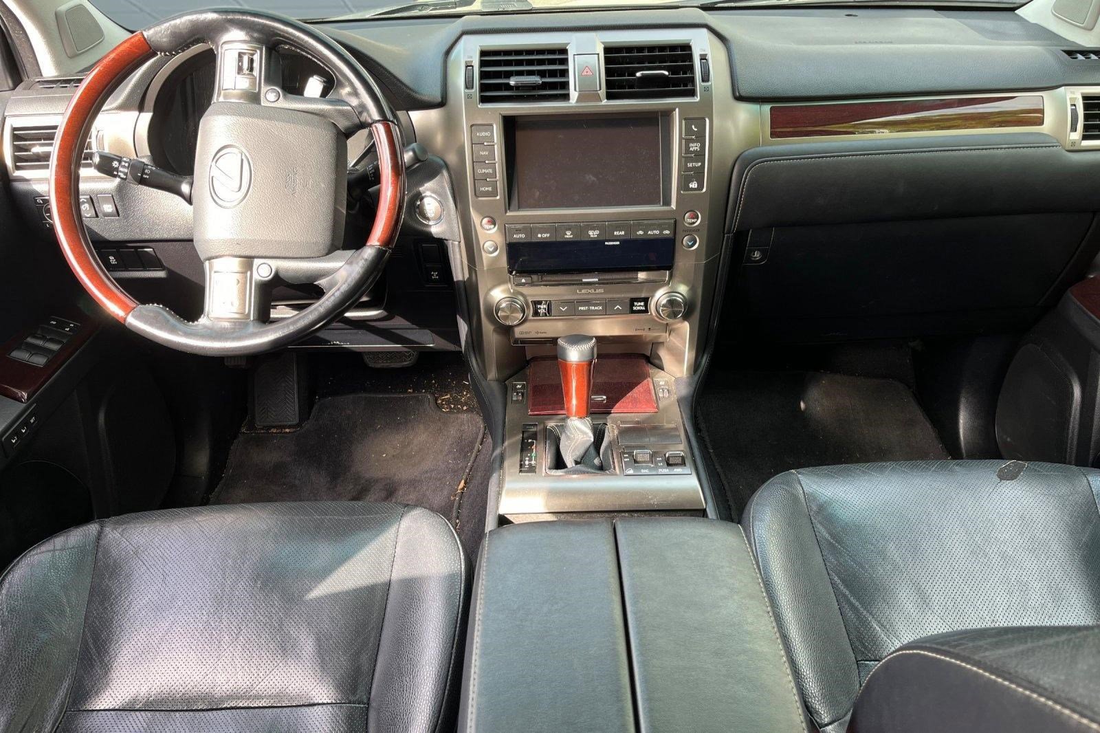 Used 2015 Lexus GX 460 w/ Premium Package image 10