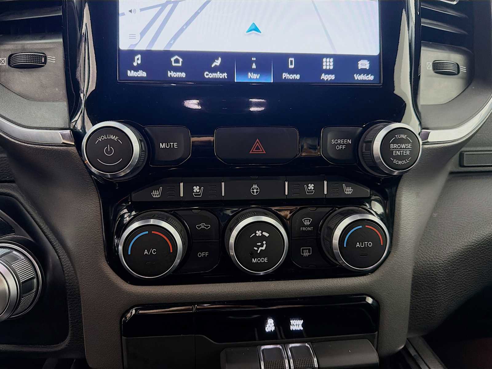 Used 2024 RAM 1500 Laramie RWD image 14