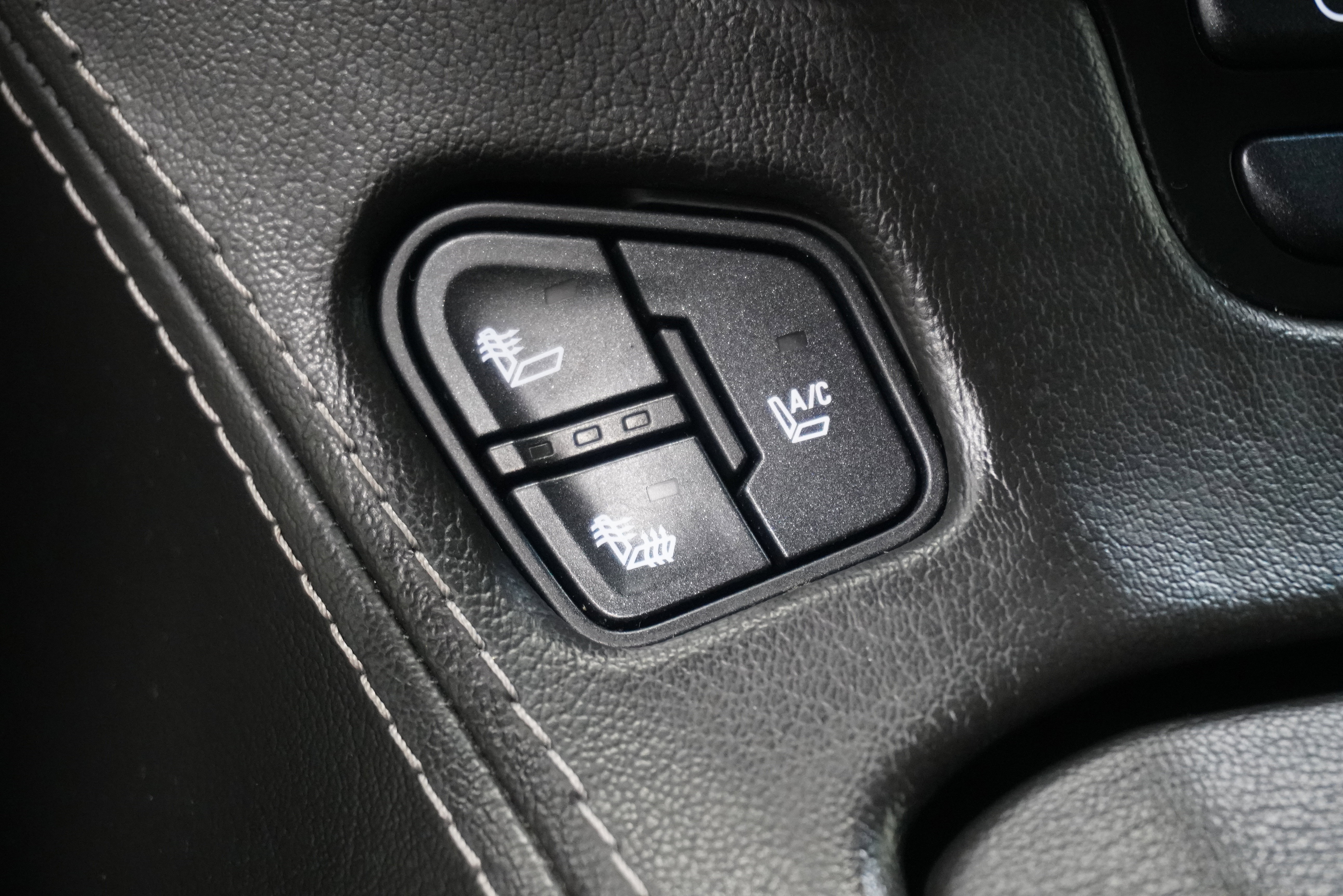 Used 2016 Chevrolet Suburban LTZ image 25