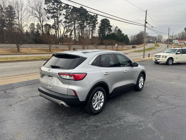Used 2020 Ford Escape SE FWD image 3